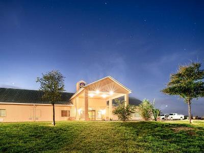 Western 3* Hebbronville
